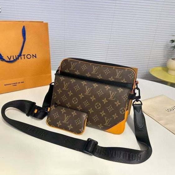 Louis Vuitton Monogram Canvas Crossbody with Detachable Pouch 👜✨