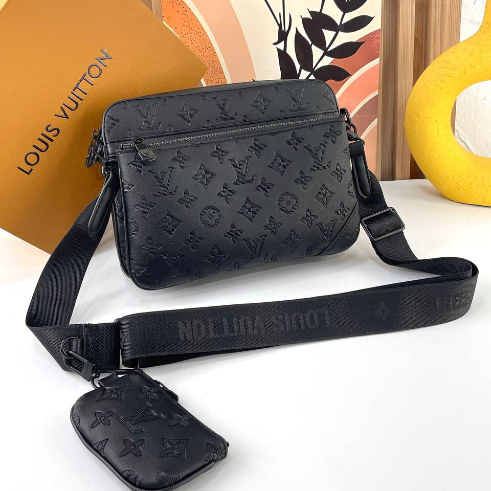 Louis Vuitton Monogram Canvas Crossbody with Detachable Pouch 👜✨