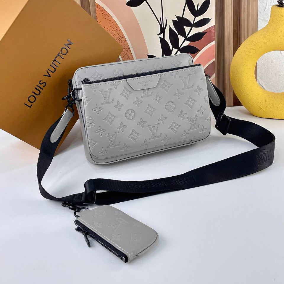 Louis Vuitton Monogram Canvas Crossbody with Detachable Pouch 👜✨