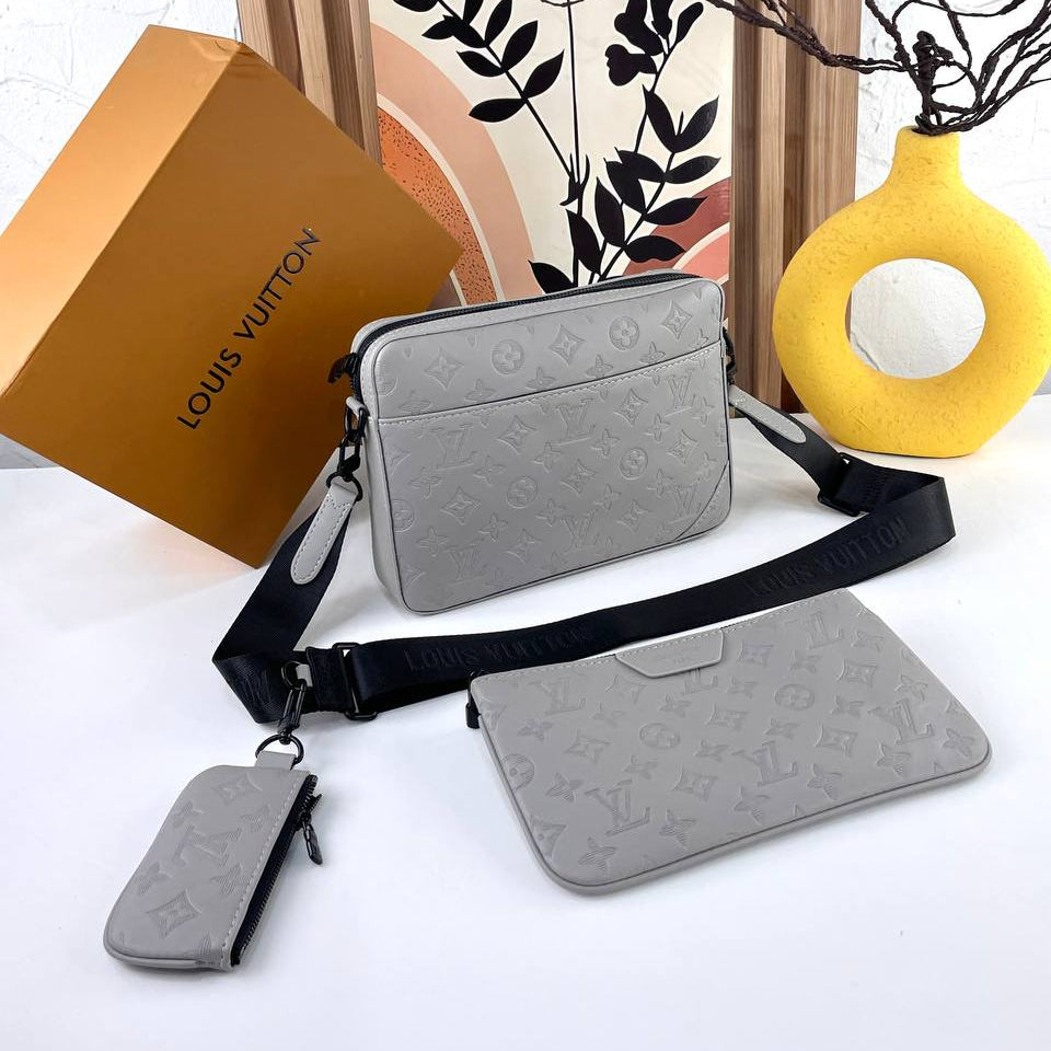 Louis Vuitton Monogram Canvas Crossbody with Detachable Pouch 👜✨