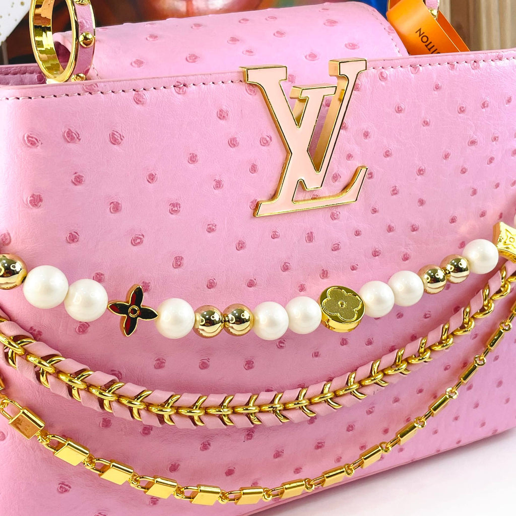 Pink Ostrich Texture Handbag with Pearl & Gold Chain Detail 🌸👜