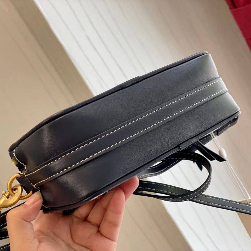 Tory Burch: Classic Black Crossbody 🖤👜💛