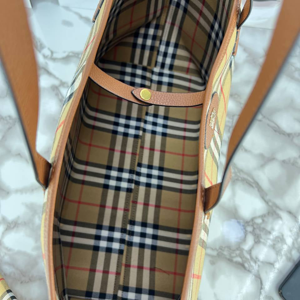 RURBERRY Beige & Brown Tote 👜 Classic Chic Style