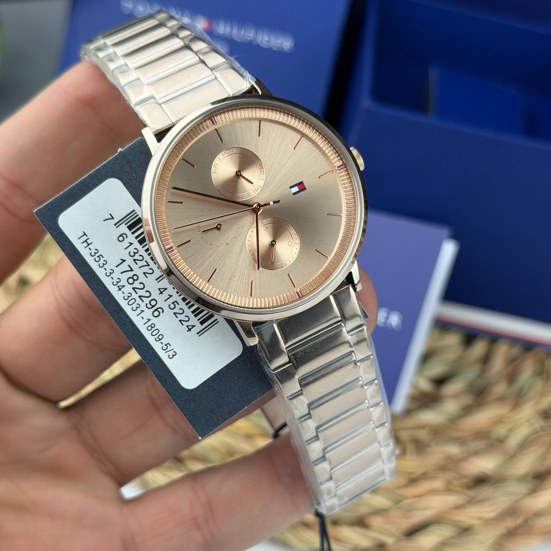 Elegant Women's Watch: Silver, Gold, Rose Gold Metal ⌚✨