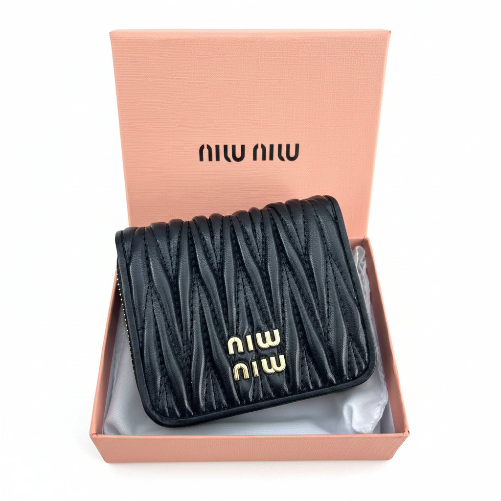 Miu Miu Bi-Fold Wallet: Black & Pink 💖🖤