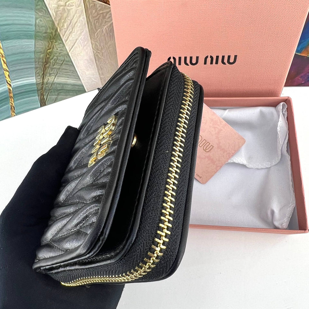 Miu Miu Bi-Fold Wallet: Black & Pink 💖🖤