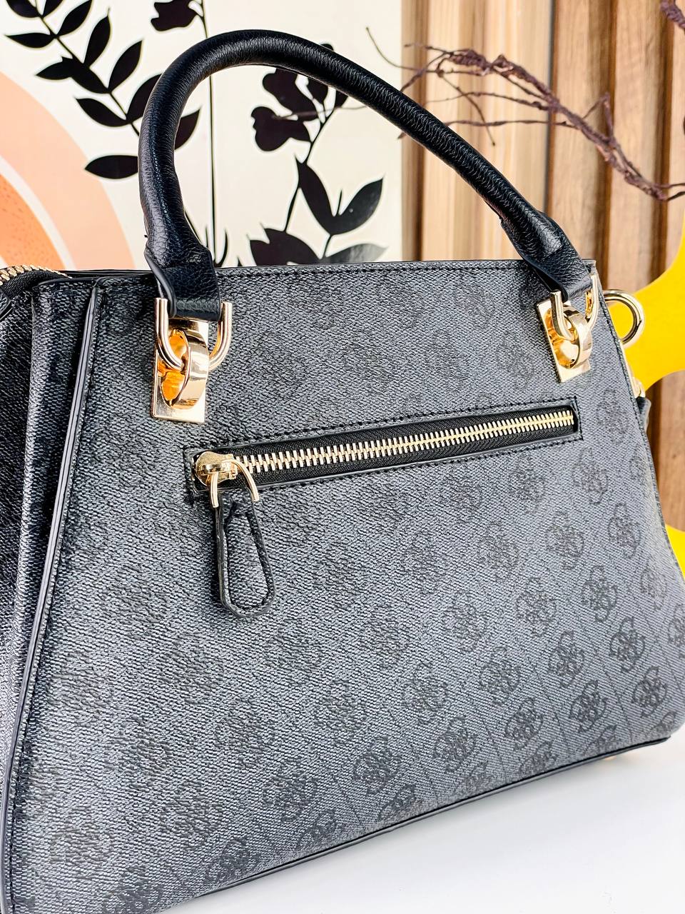 GUESS Colorblock Satchel 👜🤎❤️🖤
