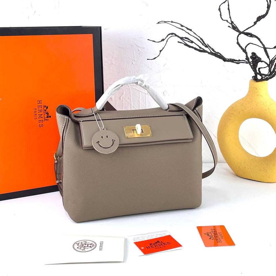 Elegant Off-White Genuine Leather Handbag with Gold Hardware 👜✨