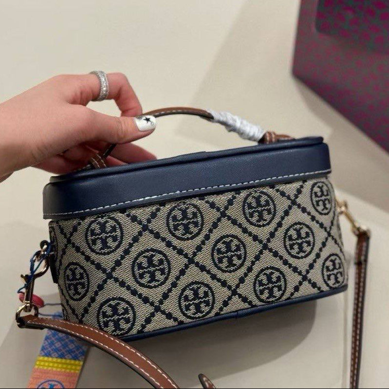 Tory Burch: Blue & Brown Chic Bag 💙👜