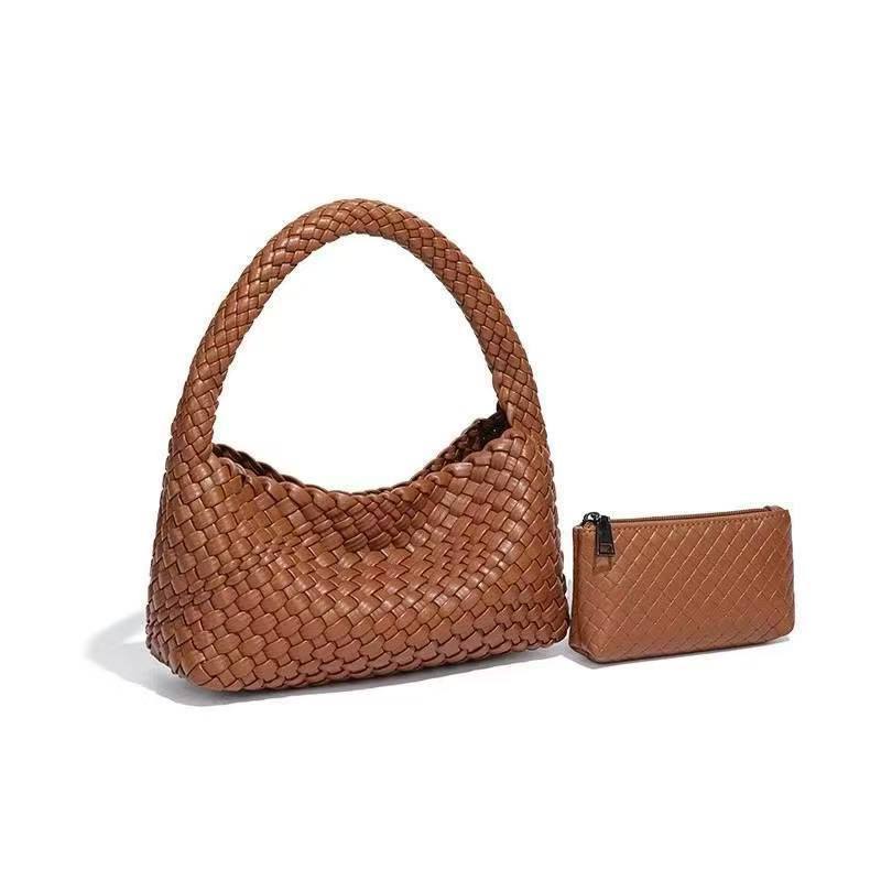 Bottega Style Woven Bag 👜 in Burgundy 🍷 or Black ⚫