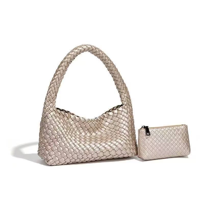 Bottega Style Woven Bag 👜 in Burgundy 🍷 or Black ⚫