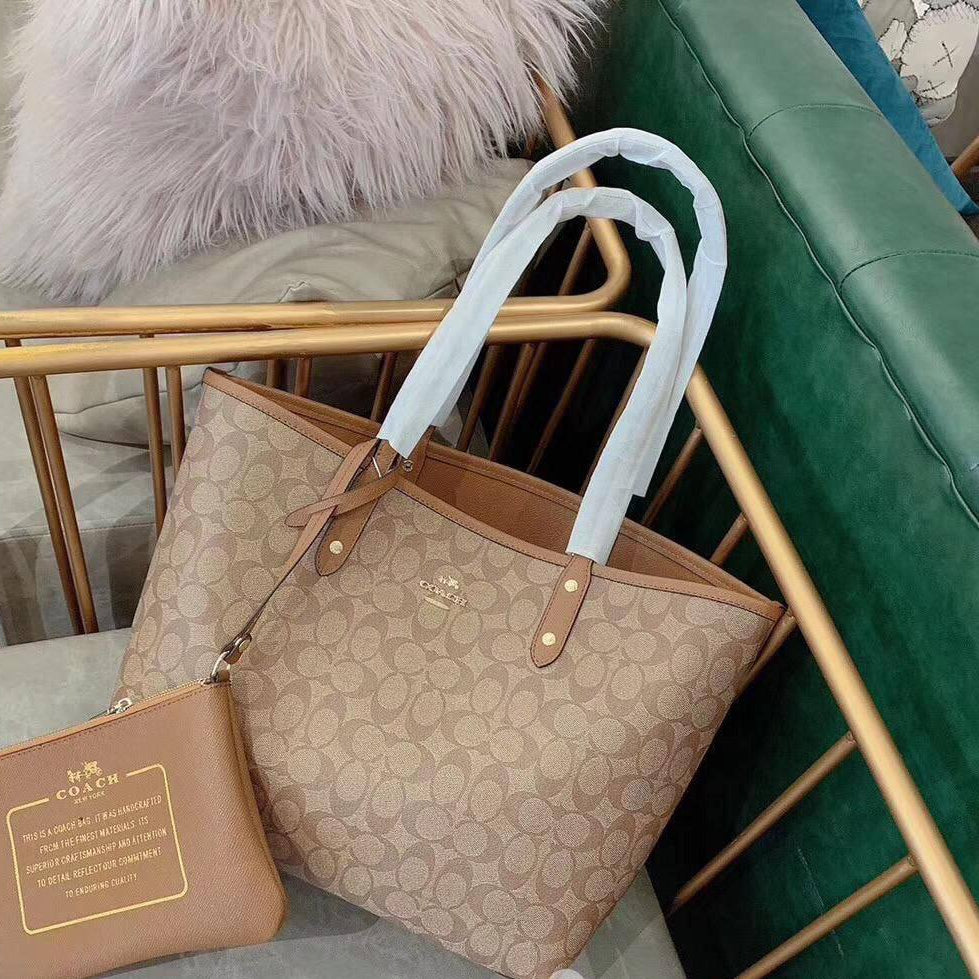 COACH Top Quality Zippered Tote 👜 Everyday Essential