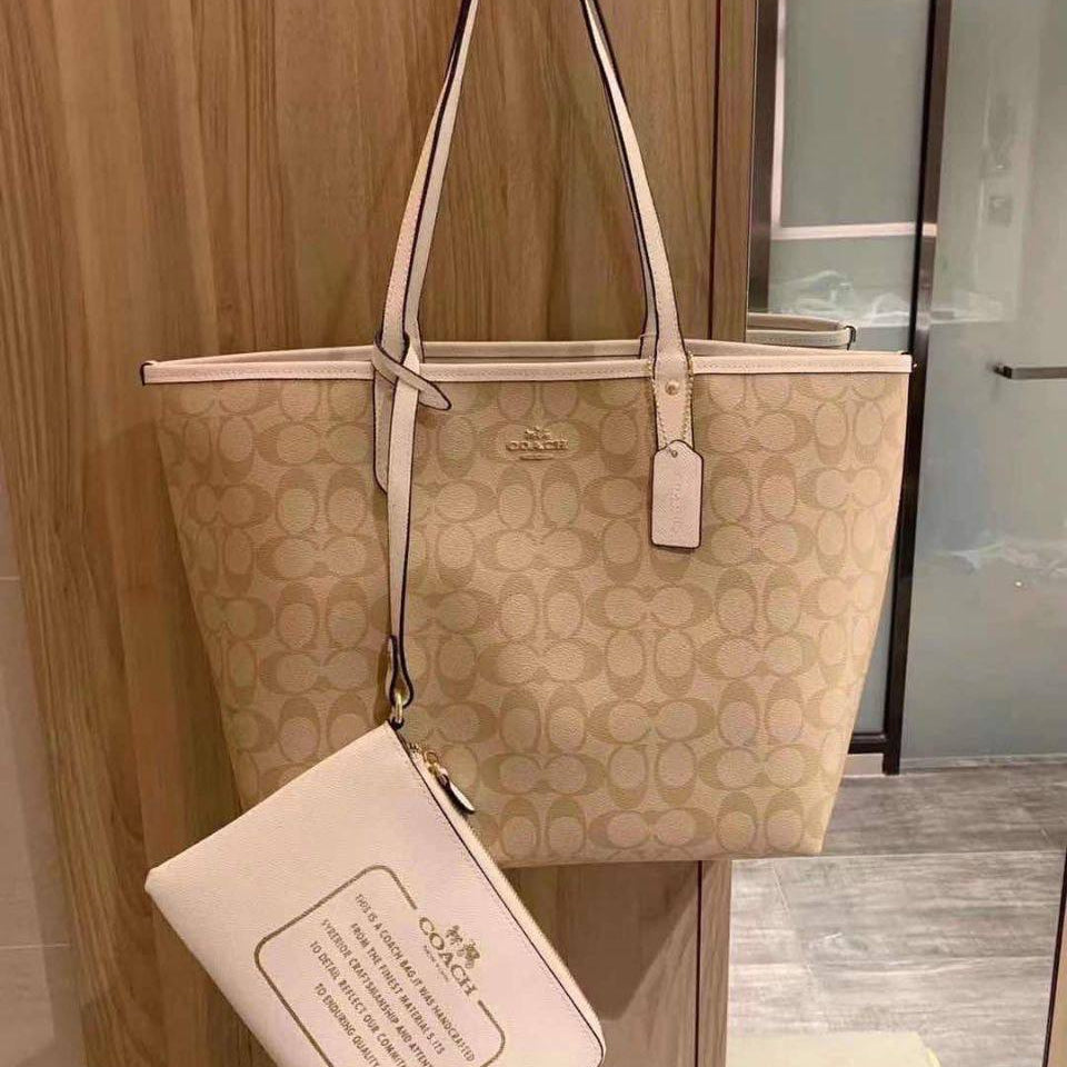 COACH Top Quality Zippered Tote 👜 Everyday Essential