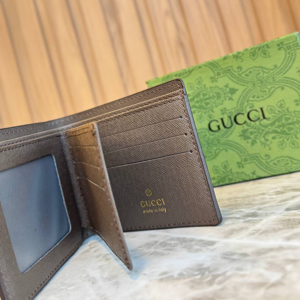 Gucci GG Supreme Canvas Bi-fold Wallets with Web Stripe 🇮🇹 💳 🦓