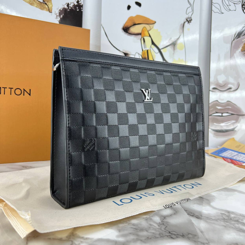 Louis Vuitton Black Clutch 🖤