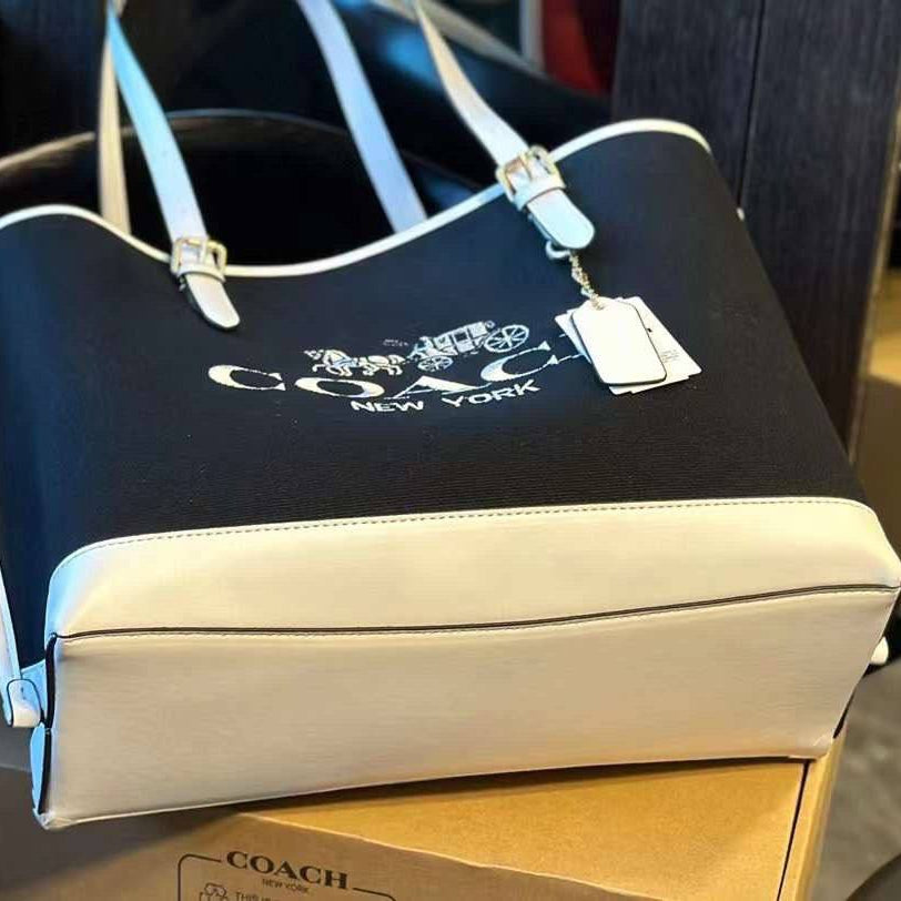 COACH Tote: Chic Carryall 🖤🤍❤️