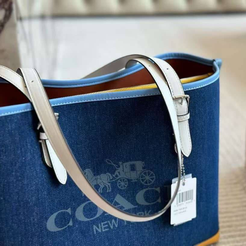 COACH Tote: Chic Carryall 🖤🤍❤️