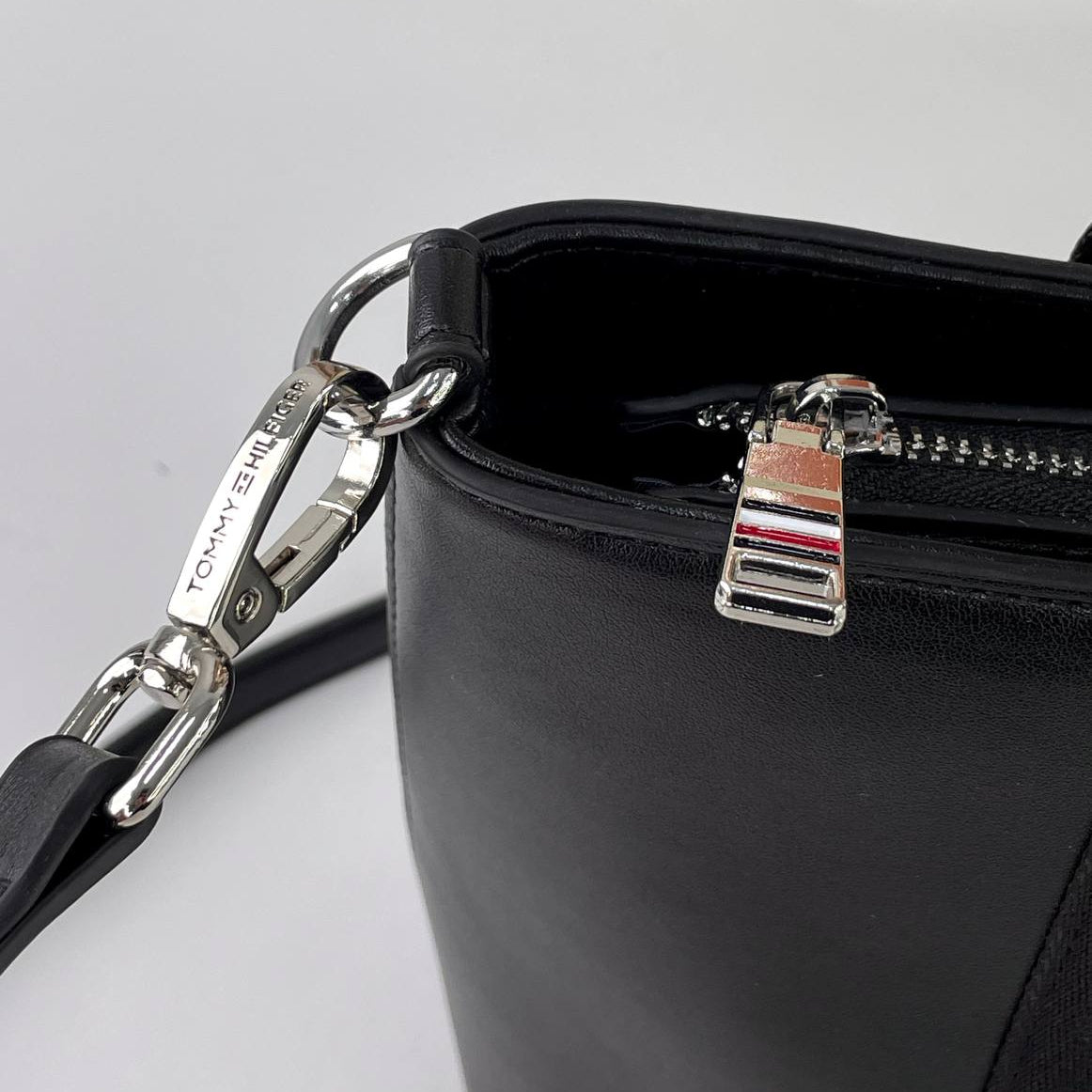 TOMMY: Color Block Tote Bag 👜 in White, Brown, Navy, Black 🖤