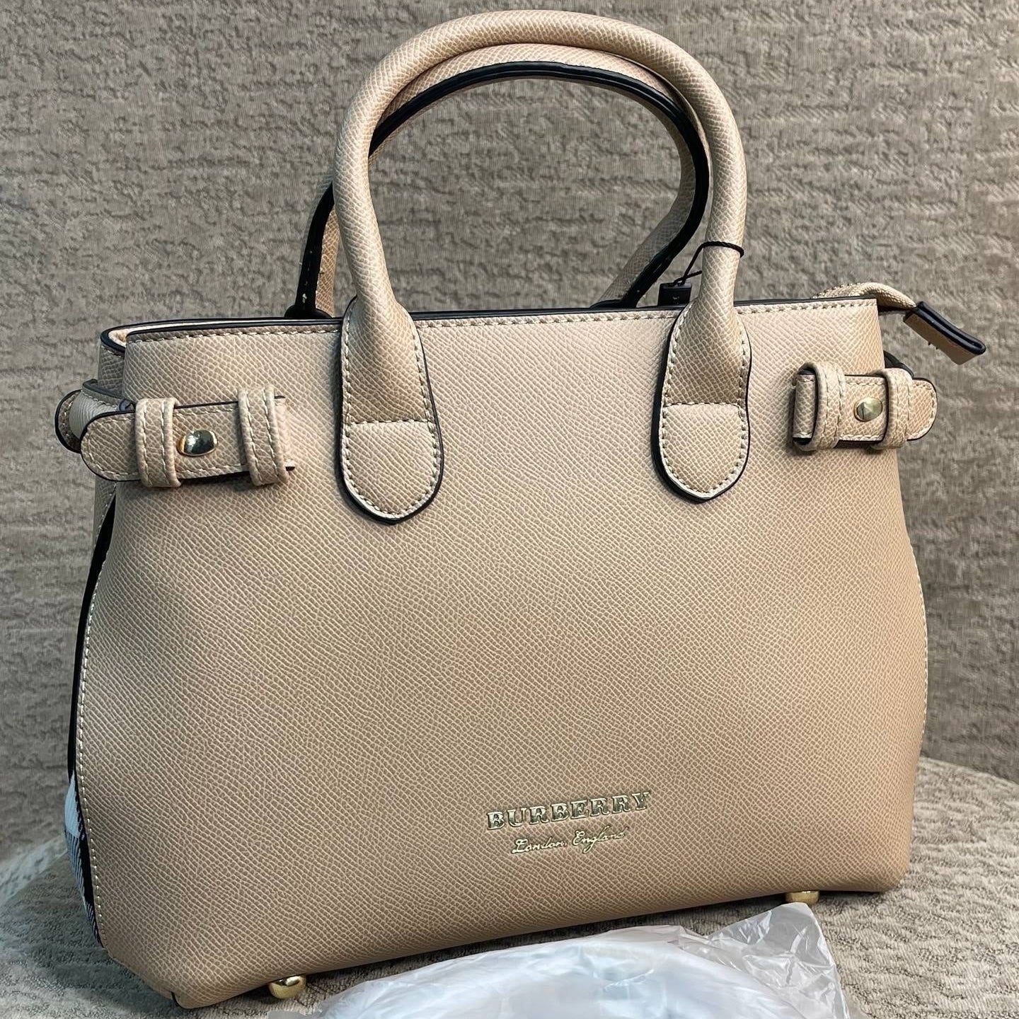 Burberry Classic Bag: Black, Beige & Red 👜🖤🤍❤️