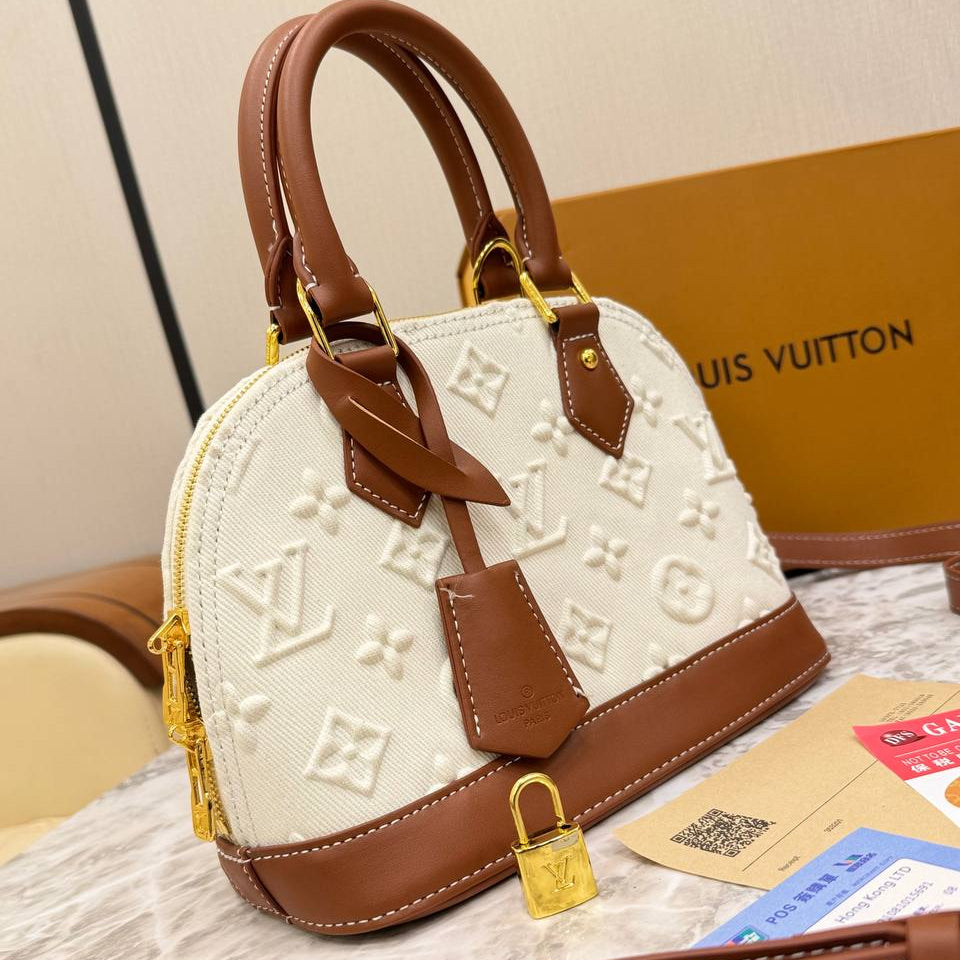 Louis Vuitton White Embossed Monogram Bag 👜🤍