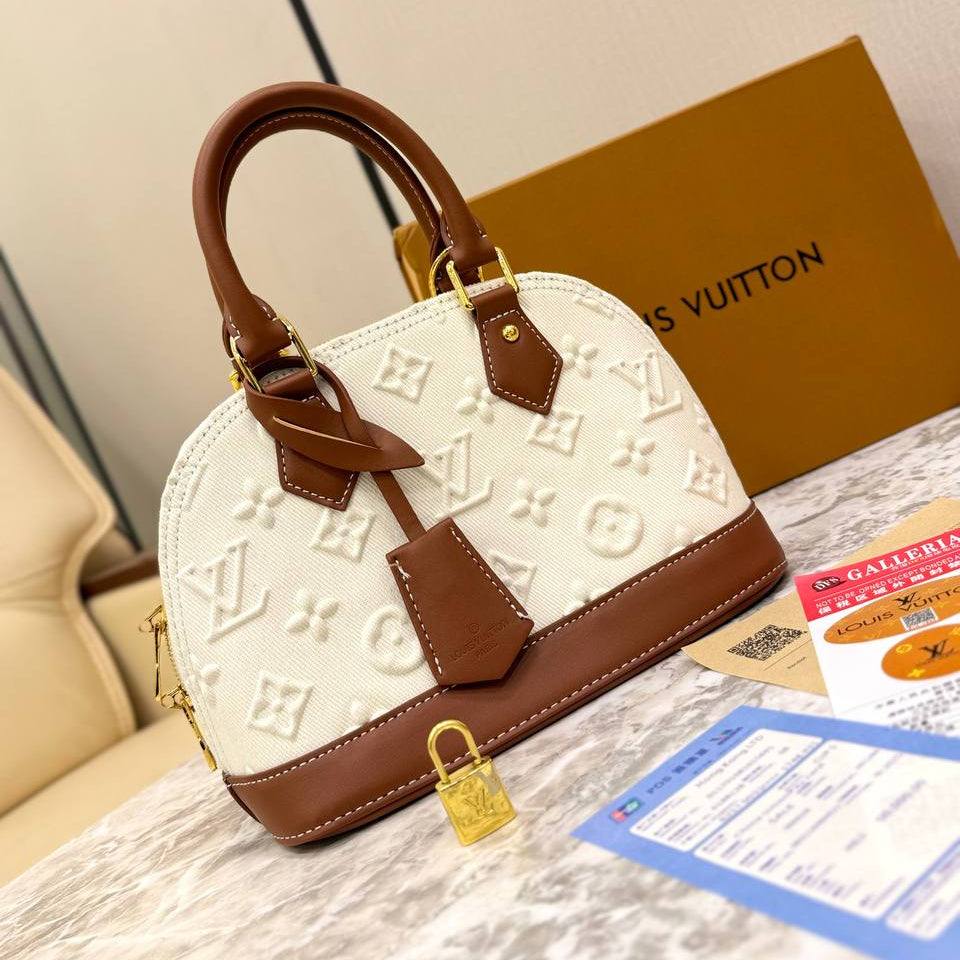 Louis Vuitton White Embossed Monogram Bag 👜🤍