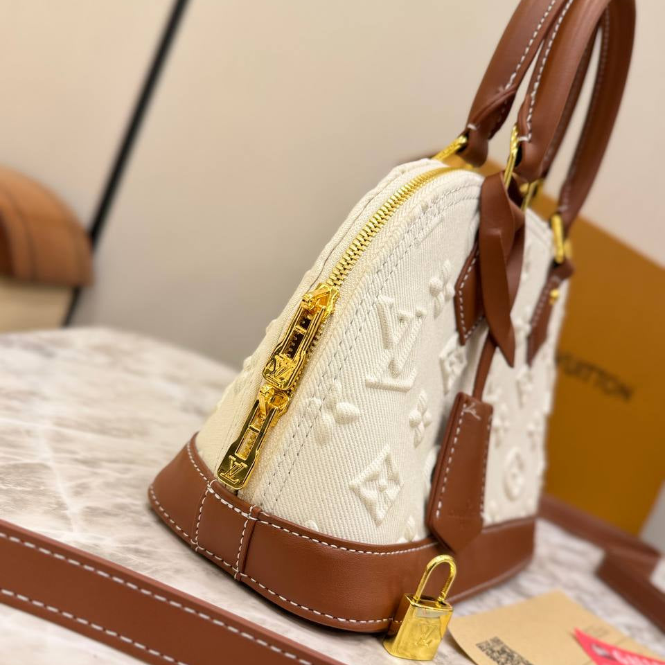 Louis Vuitton White Embossed Monogram Bag 👜🤍