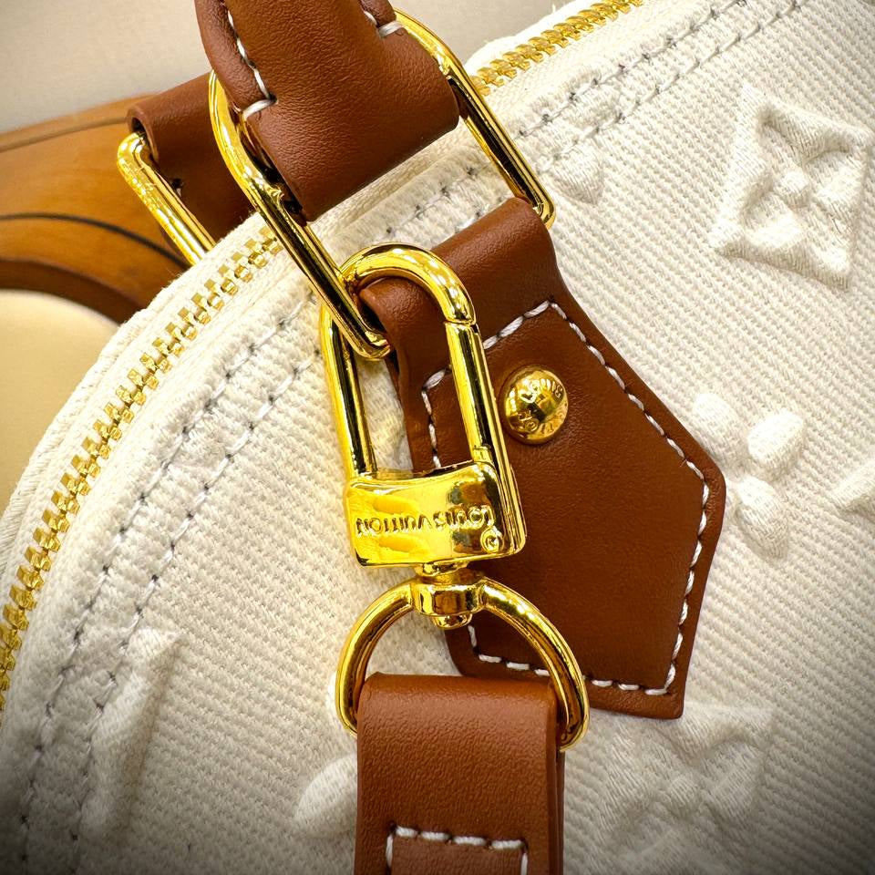 Louis Vuitton White Embossed Monogram Bag 👜🤍