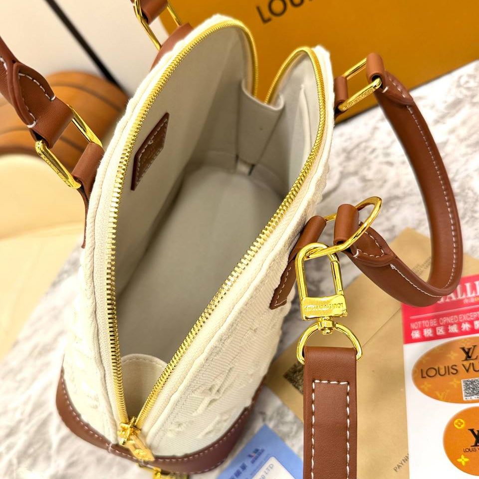 Louis Vuitton White Embossed Monogram Bag 👜🤍