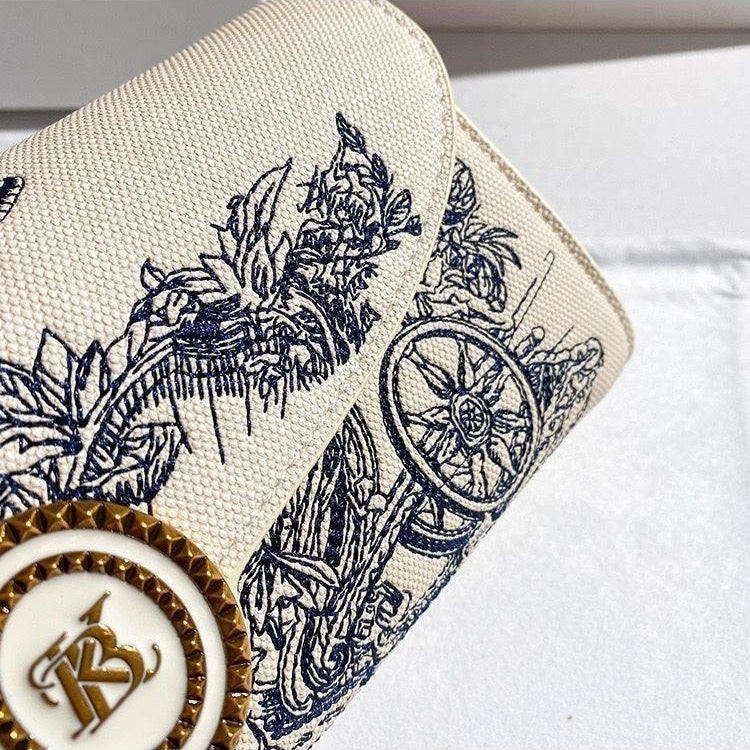 Mack Jharles Beige Floral Bag 🌸🦋 Elegant Clutch