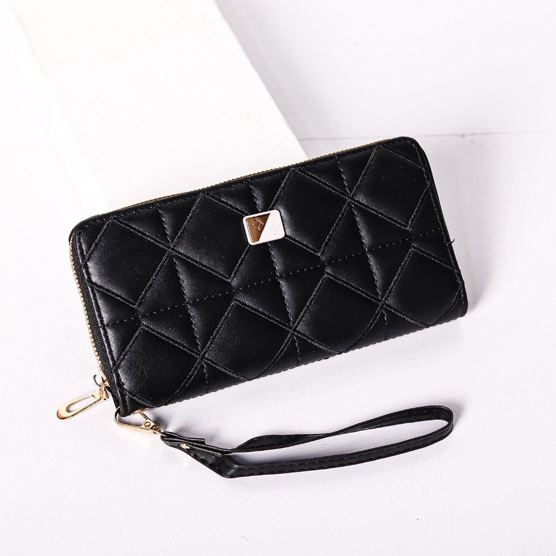 Quilted Chic Wallet 🖤💙💖