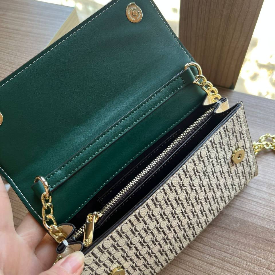 Chic CH Bag: Black 🖤 Brown 🤎 Red ❤️ or Green 💚