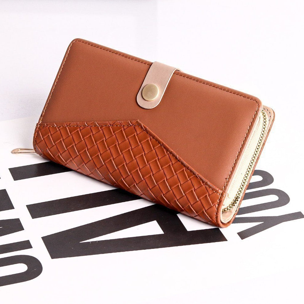 Sleek Bi-Fold Wallet 🖤💼