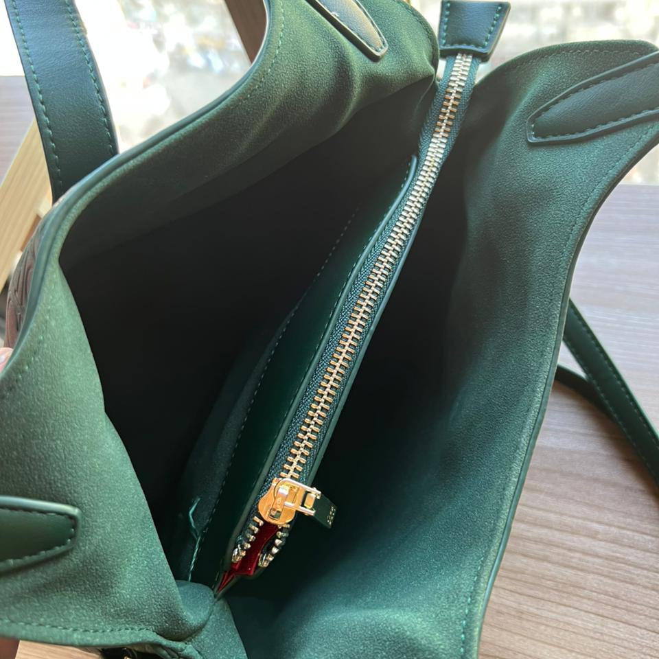 CH Bag: Burgundy Sophistication 👜🍷🖤
