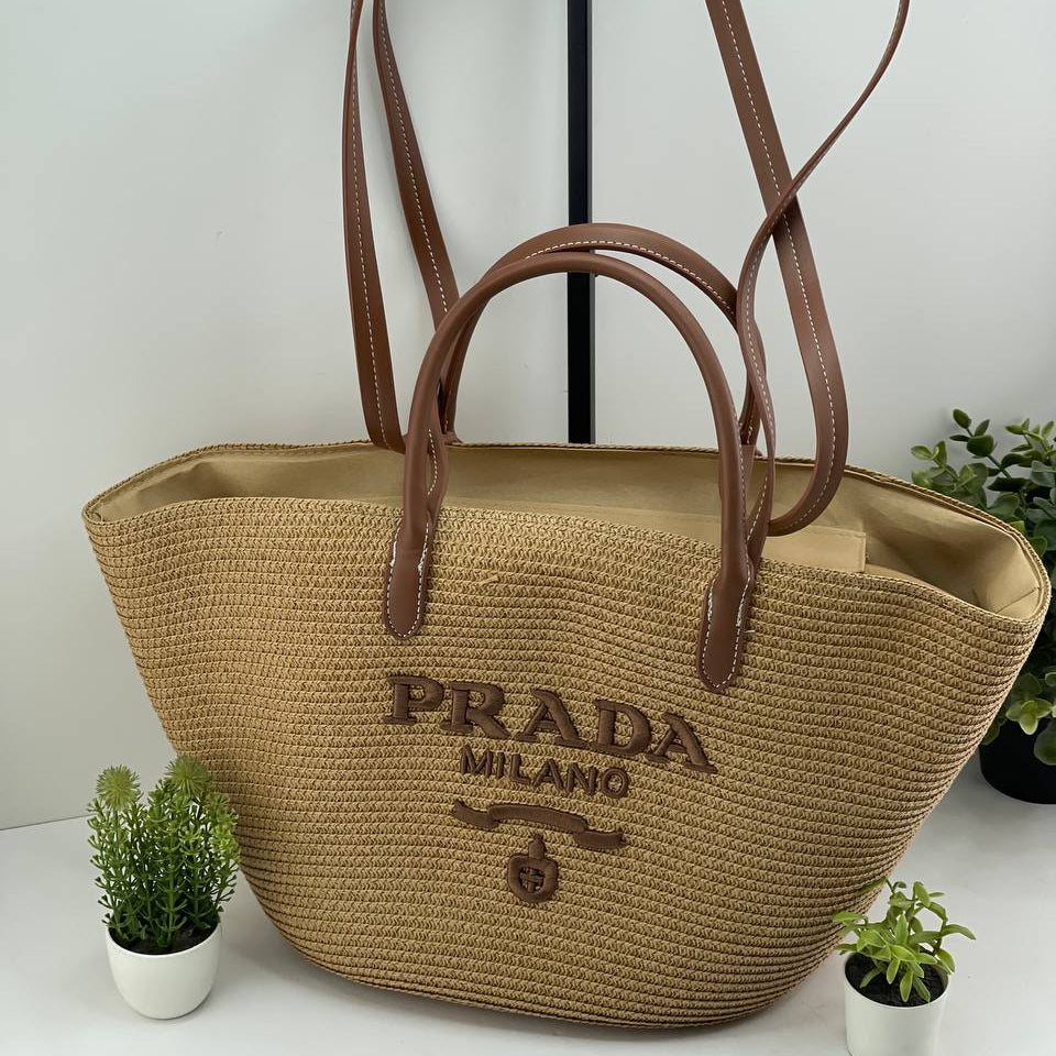 PRADA: Effortless Elegance 👜