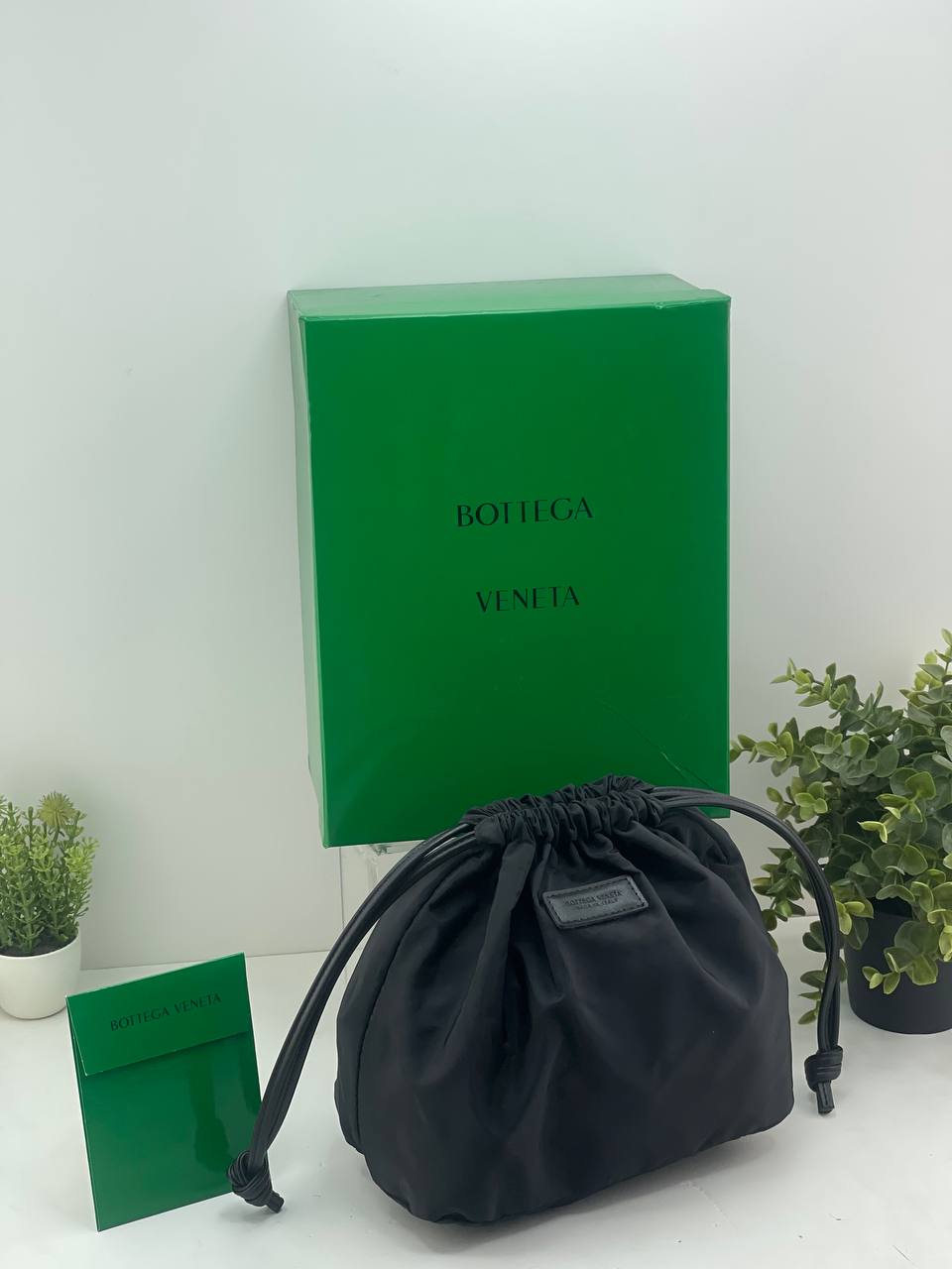 Bottega Veneta Intrecciato Point Pouch Bag in BLACK and BEIGE Leather 👜🖤✨