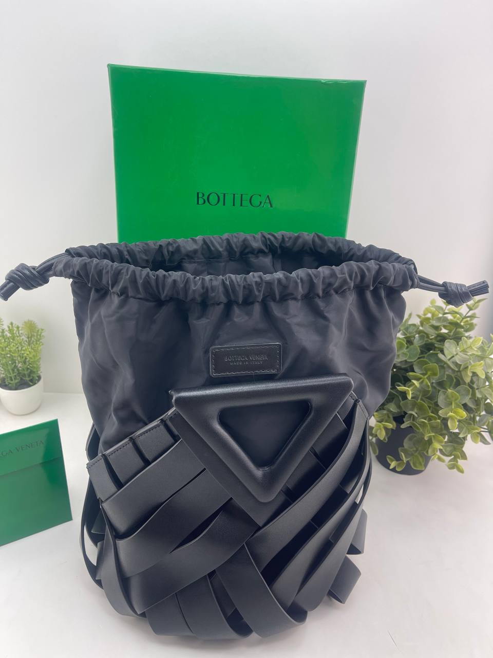 Bottega Veneta Intrecciato Point Pouch Bag in BLACK and BEIGE Leather 👜🖤✨