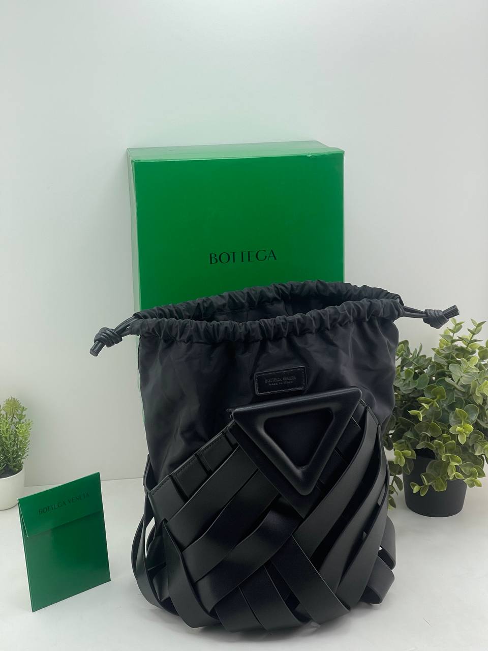 Bottega Veneta Intrecciato Point Pouch Bag in BLACK and BEIGE Leather 👜🖤✨