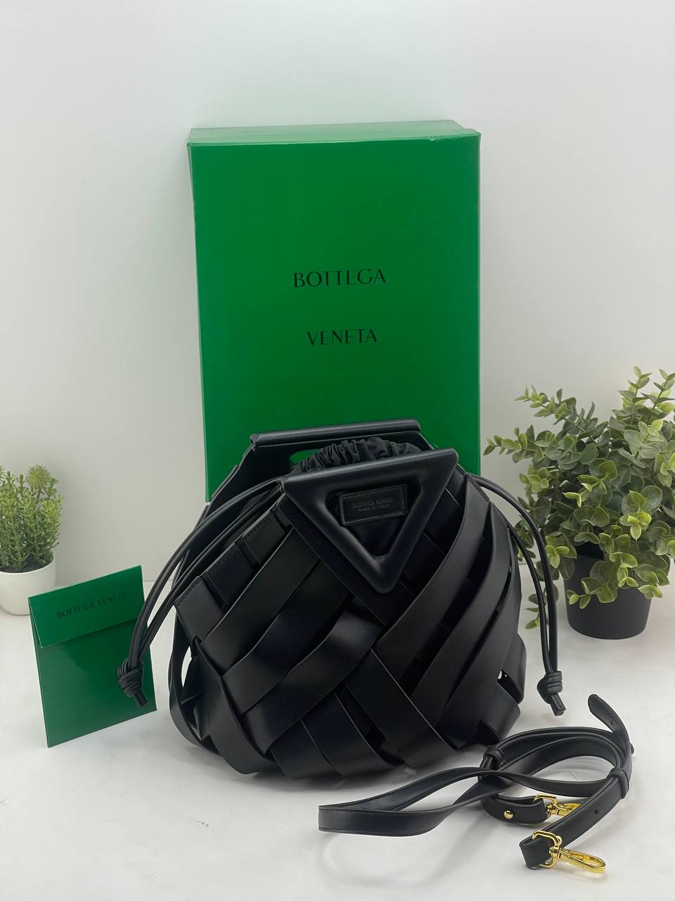 Bottega Veneta Intrecciato Point Pouch Bag in BLACK and BEIGE Leather 👜🖤✨