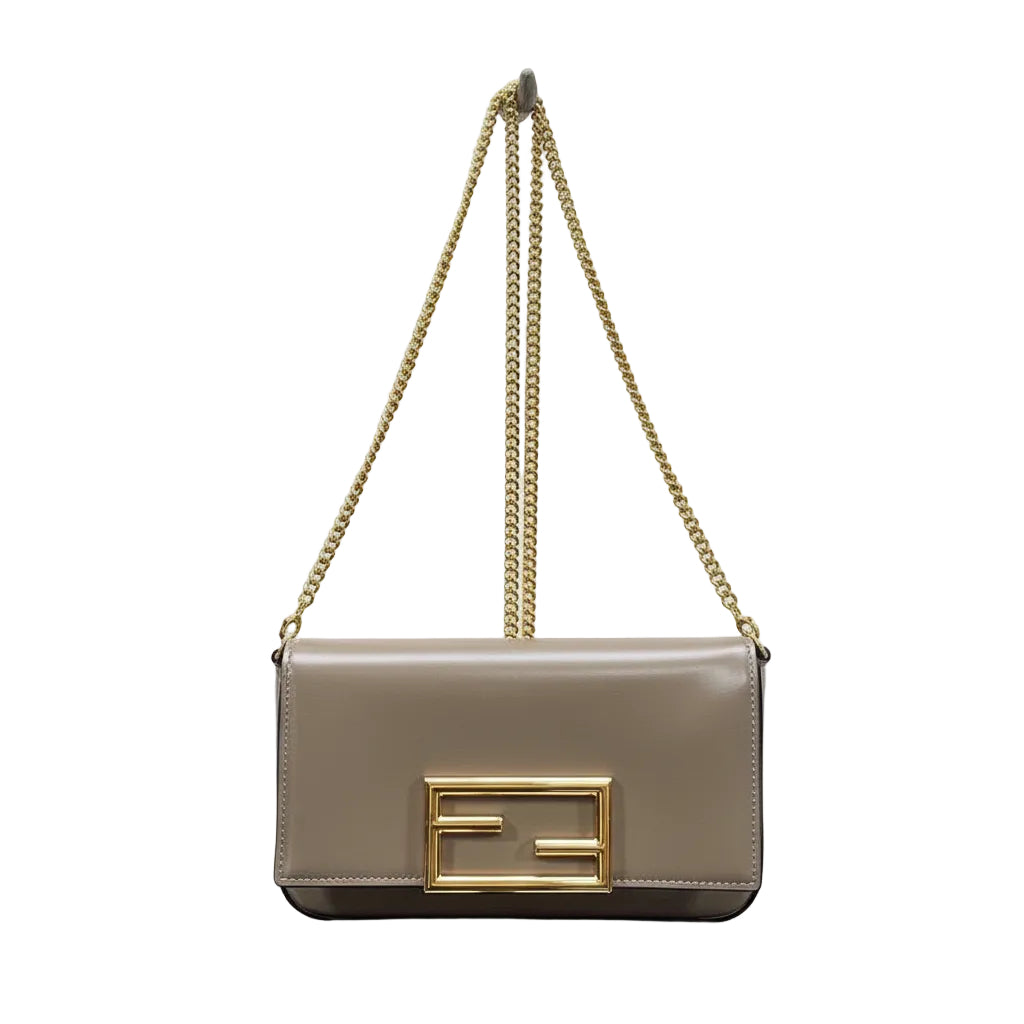 Fendi Beige Baguette 🥖 Chic Fendi 👜