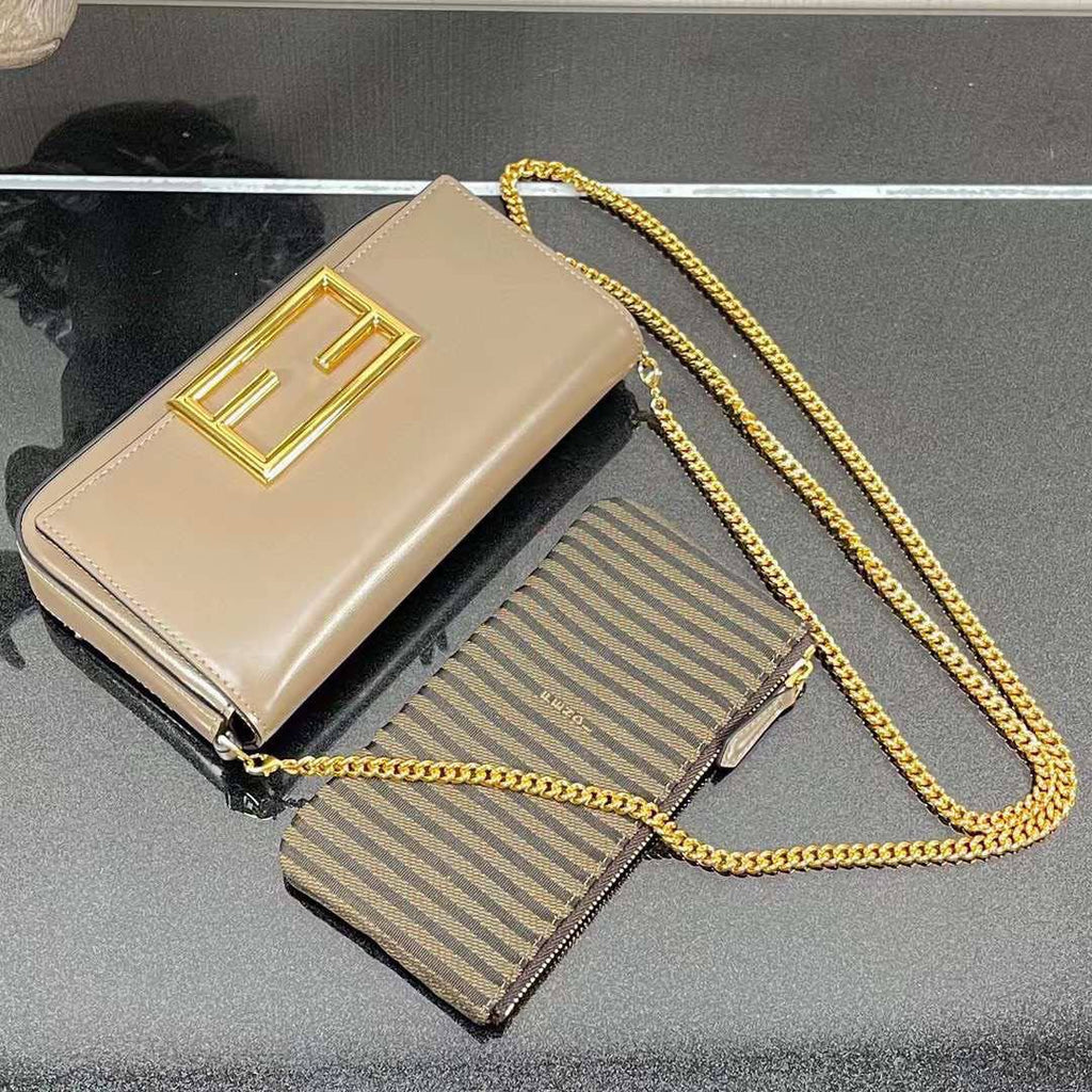 Fendi Beige Baguette 🥖 Chic Fendi 👜