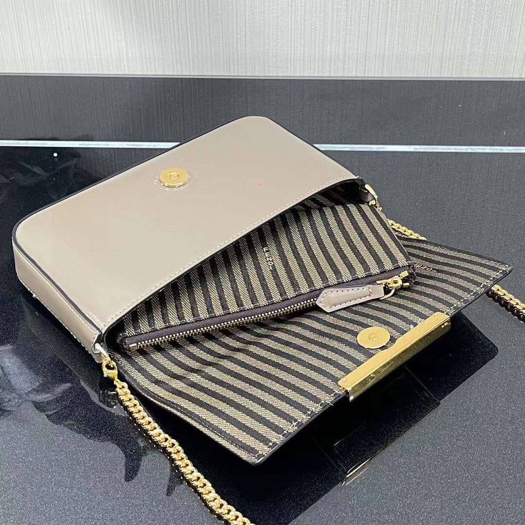 Fendi Beige Baguette 🥖 Chic Fendi 👜