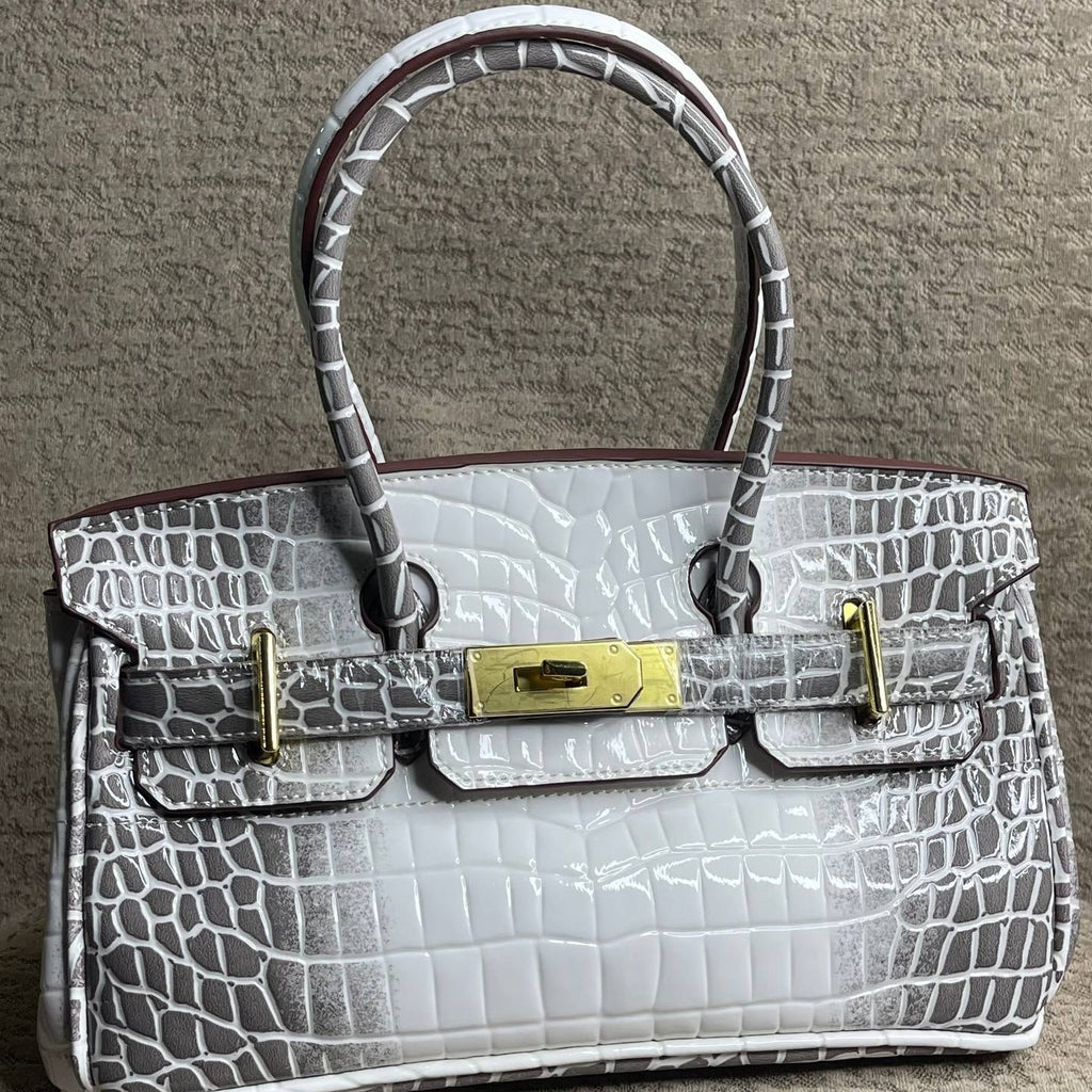 Hermès Classic: Brown & White Handbag 👜🕊️❤️