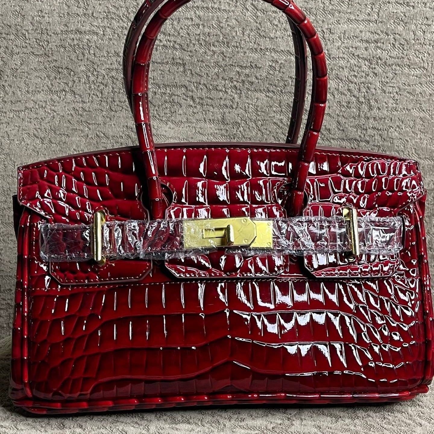 Hermès Classic: Brown & White Handbag 👜🕊️❤️