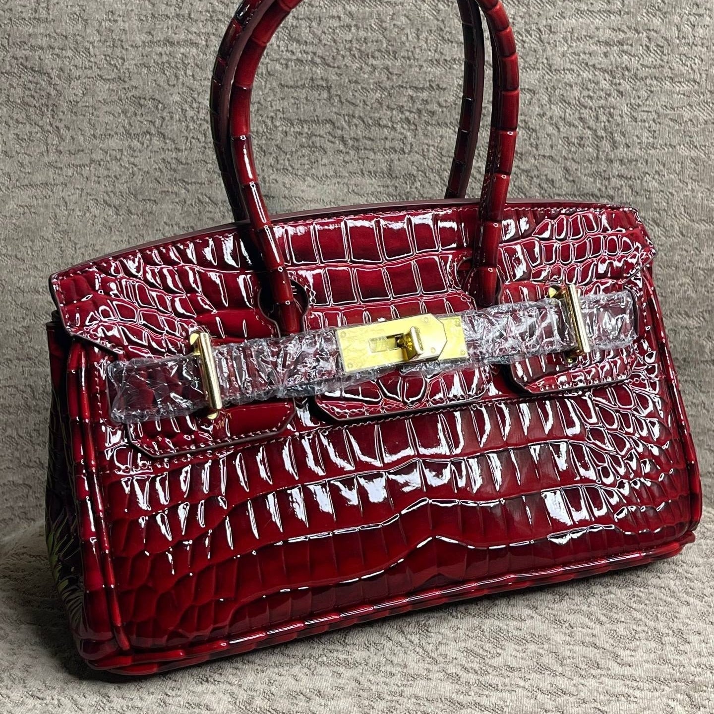Hermès Classic: Brown & White Handbag 👜🕊️❤️