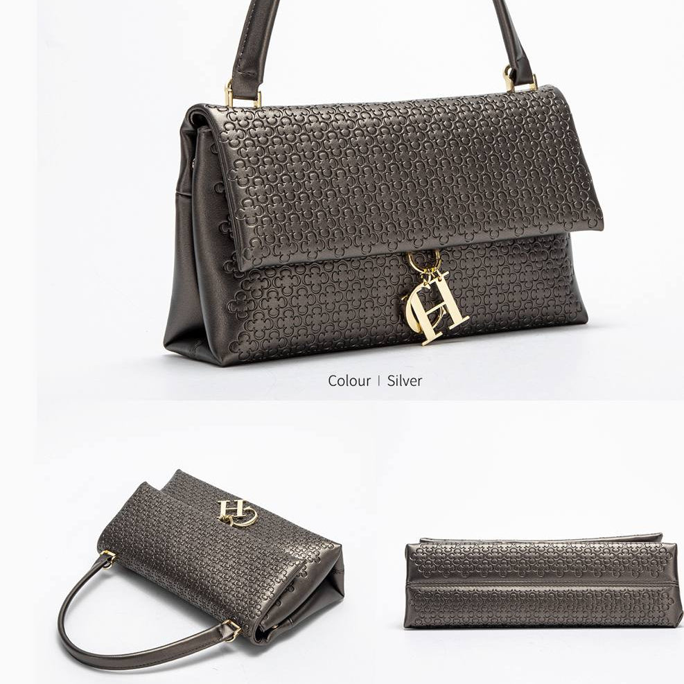 Chic Embossed Black Handbag with Gold-Tone Charm 🖤👜✨