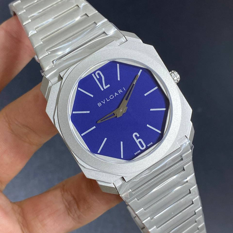 Bvlgari Octo Luxury Metal Link Wristwatch in Sleek Black