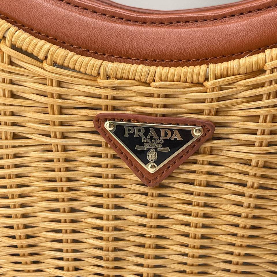 Prada Wicker & Leather Bag 👜🤎🖤