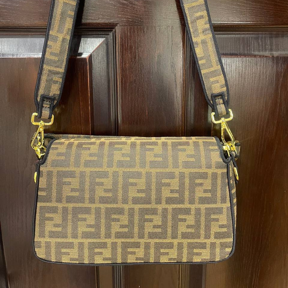 Fendi Brown Baguette: Iconic Chic 👜🍫