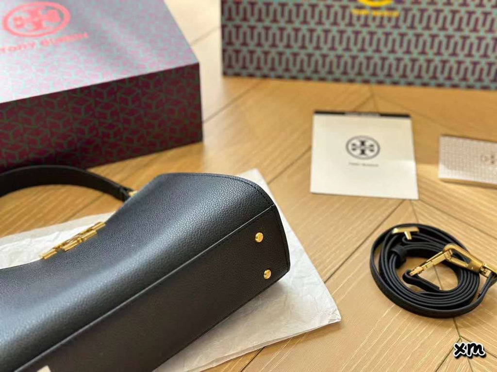 Tory Burch: Neutral Chic Bag 👜🤍🖤