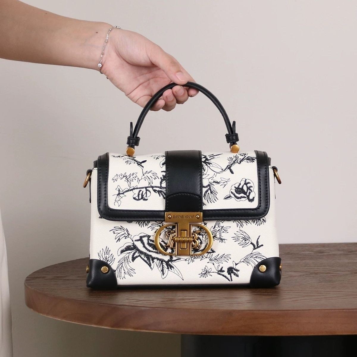Floral Top Handle Bag 👜🌸 Black & White
